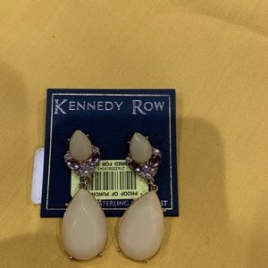 Drop earring off white Big Sale